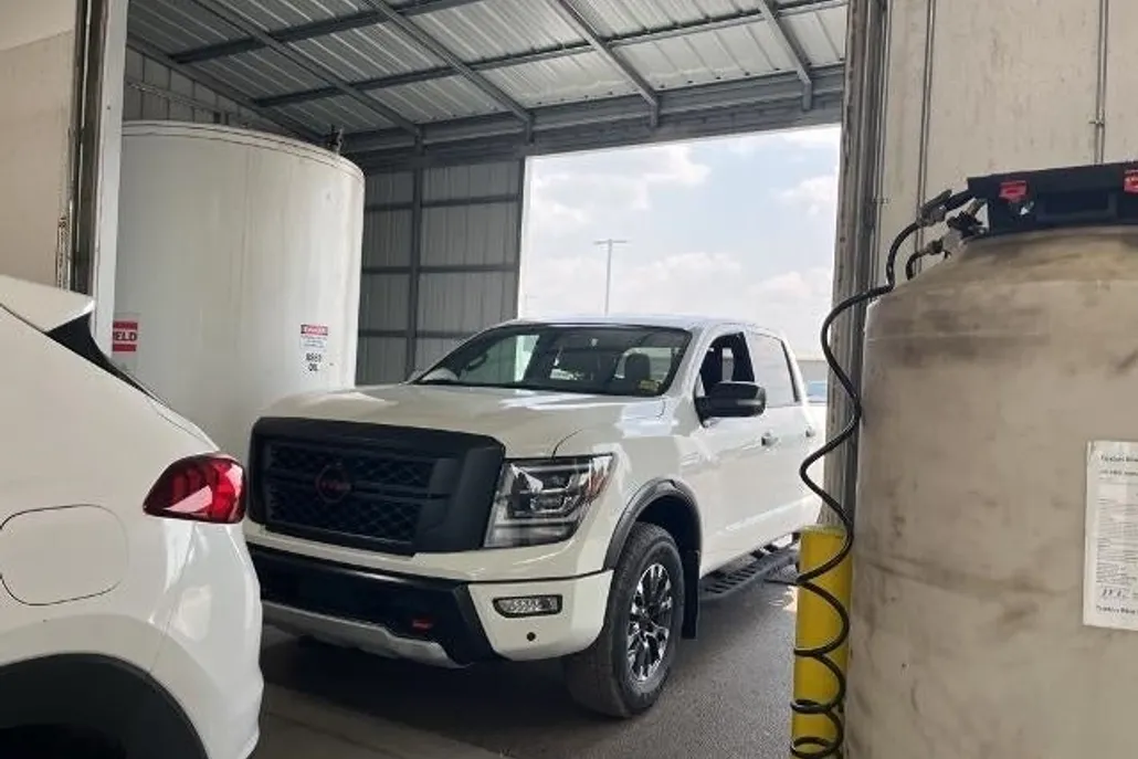2023 Nissan Titan PRO-4X photo 1