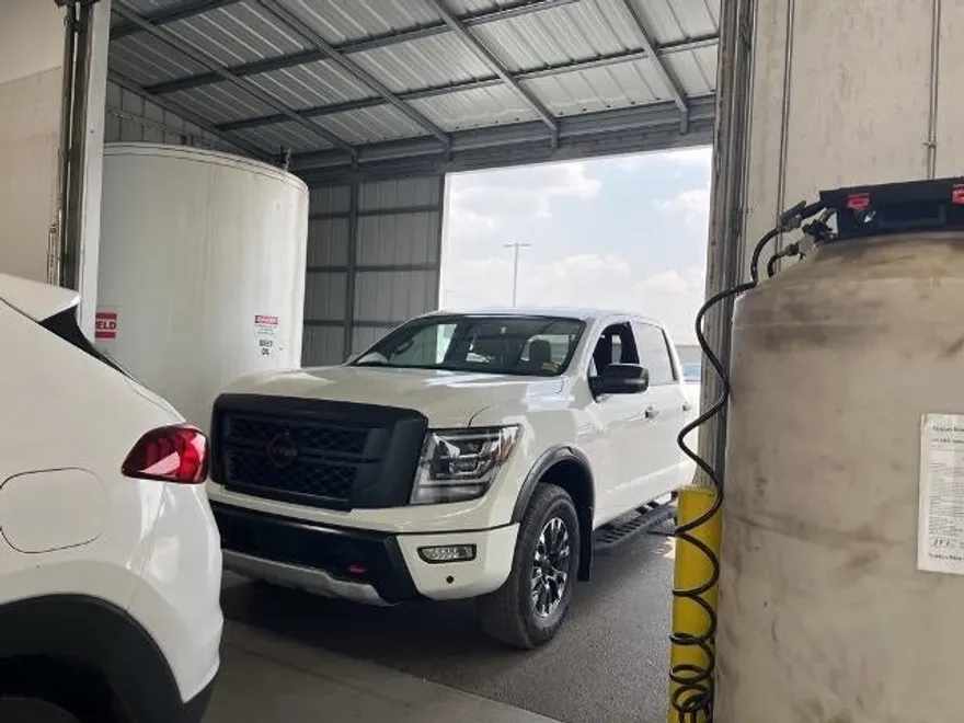 2023 Nissan Titan PRO-4X photo 1