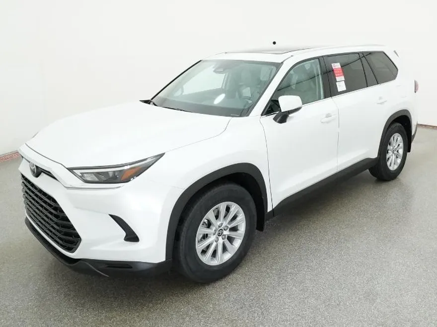 2026 Toyota Highlander XLE Hybrid photo 1