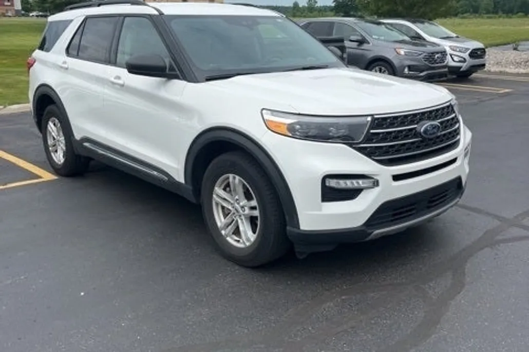 2022 Ford Explorer XLT photo 1