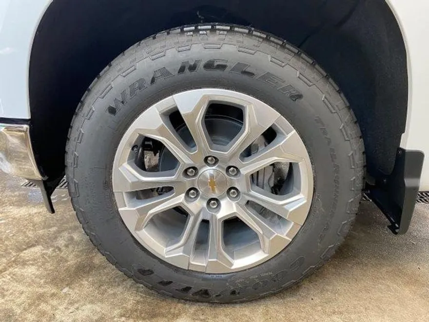 2023 Chevrolet Silverado 1500 LTZ photo 1
