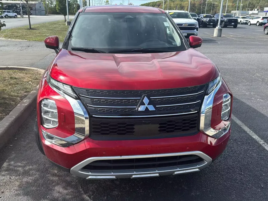 2024 Mitsubishi Outlander SE photo 1