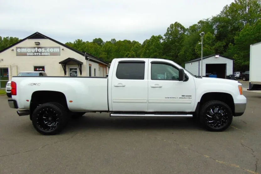 2010 Gmc Sierra SLT photo 1
