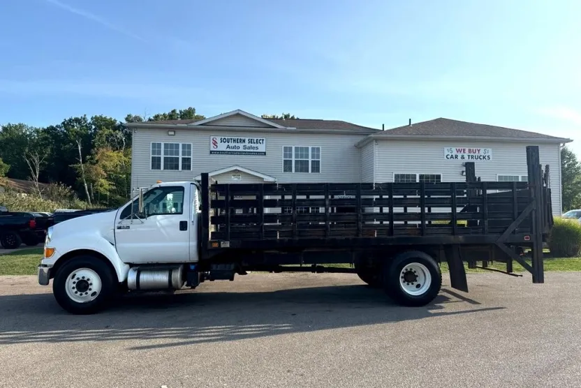 2015 Ford F-650 SuperCab photo 1