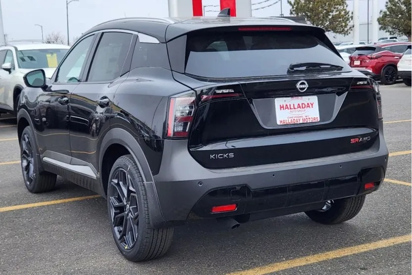 2025 Nissan Kicks SR photo 1