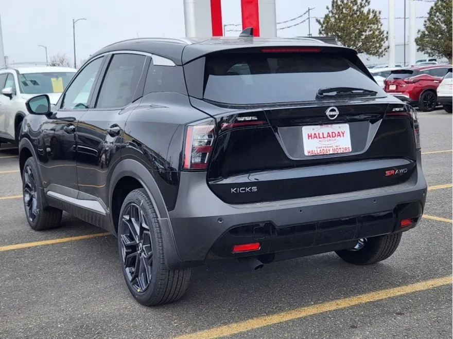 2025 Nissan Kicks SR photo 1