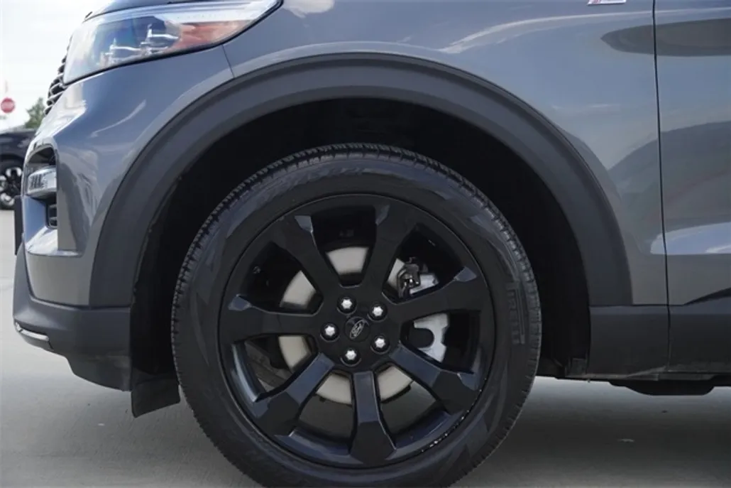 2023 Ford Explorer ST-Line photo 1