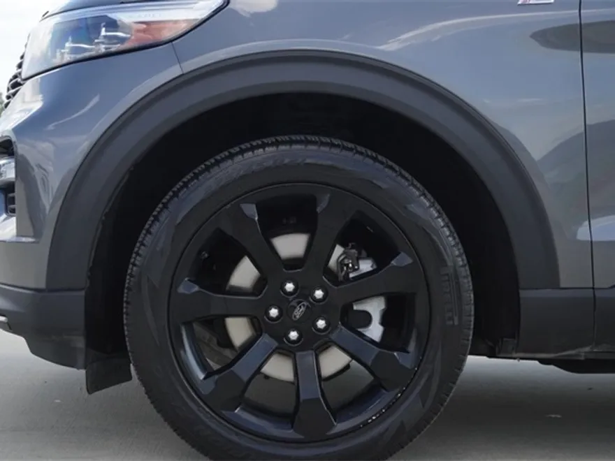 2023 Ford Explorer ST-Line photo 1