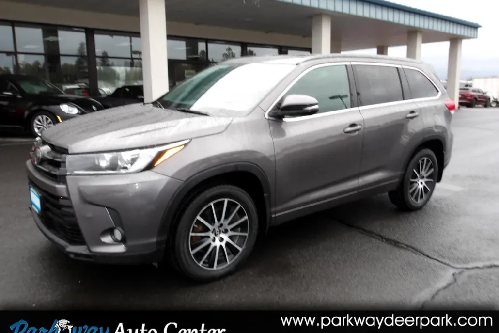 2018 Toyota Highlander SE photo 1