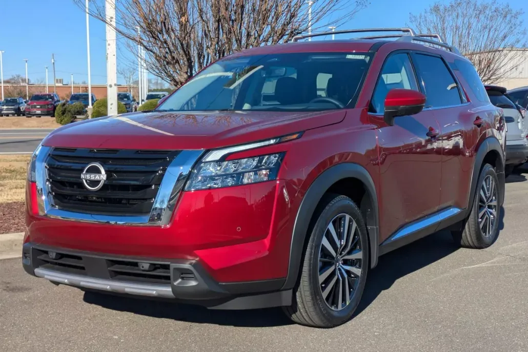 2025 Nissan Pathfinder Platinum photo 1