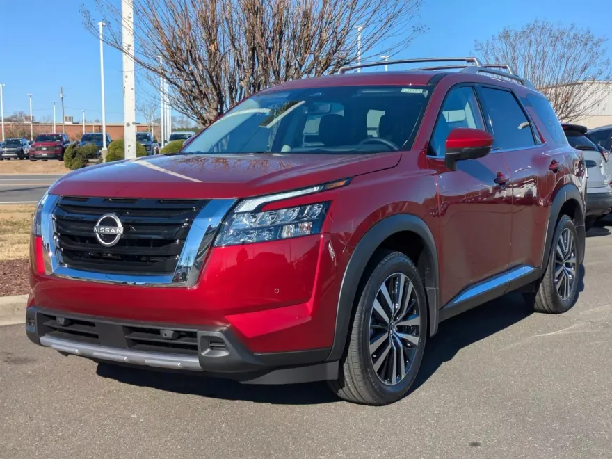 2025 Nissan Pathfinder Platinum photo 1