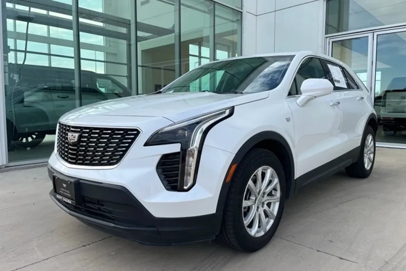 2023 Cadillac XT4 Luxury photo 1