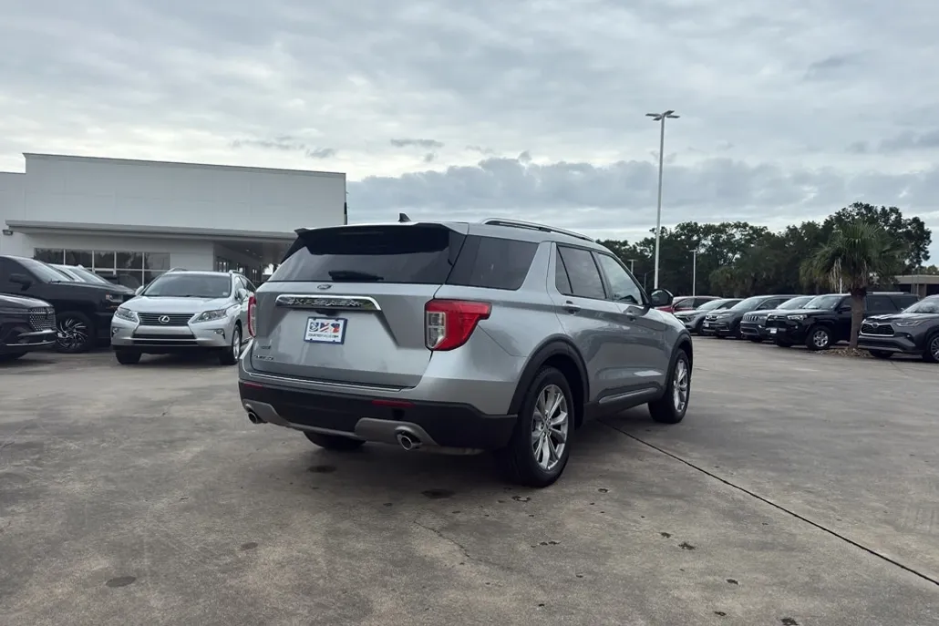 2024 Ford Explorer Limited photo 1