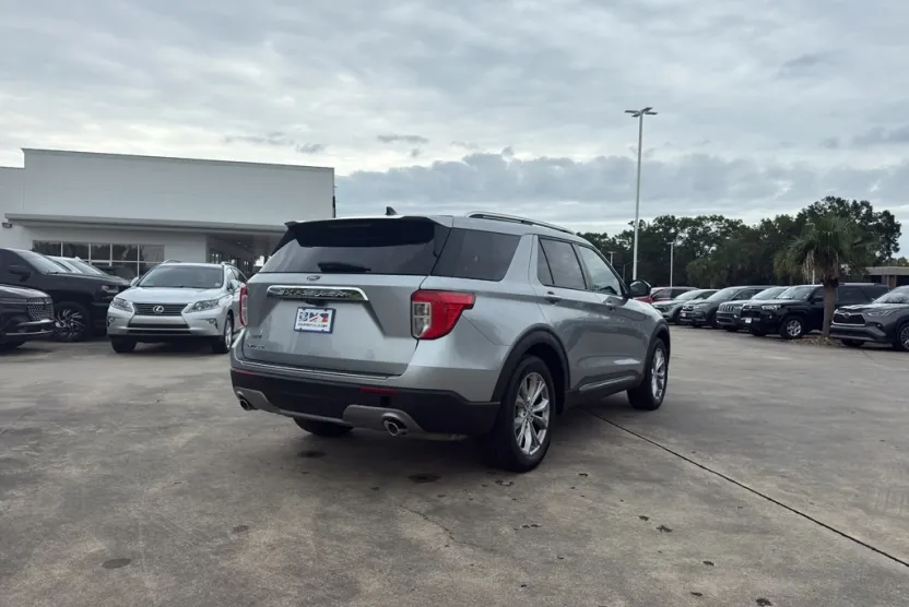 2024 Ford Explorer Limited photo 1