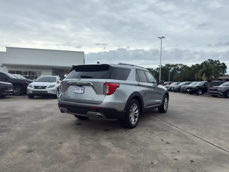 2024 Ford Explorer Limited photo 1