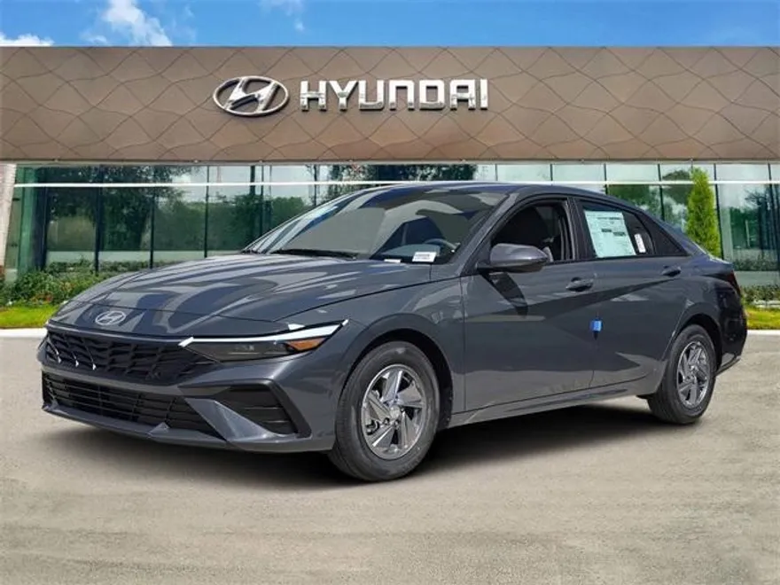 2025 Hyundai Elantra SE photo 1