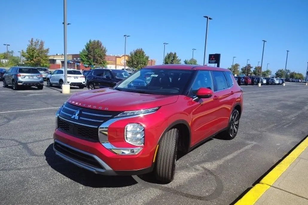 2025 Mitsubishi Outlander SE photo 1