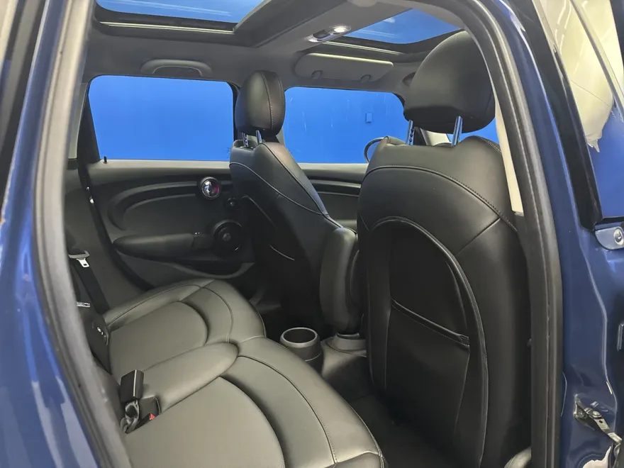 2016 Mini Cooper Hardtop 4 Door Base photo 1