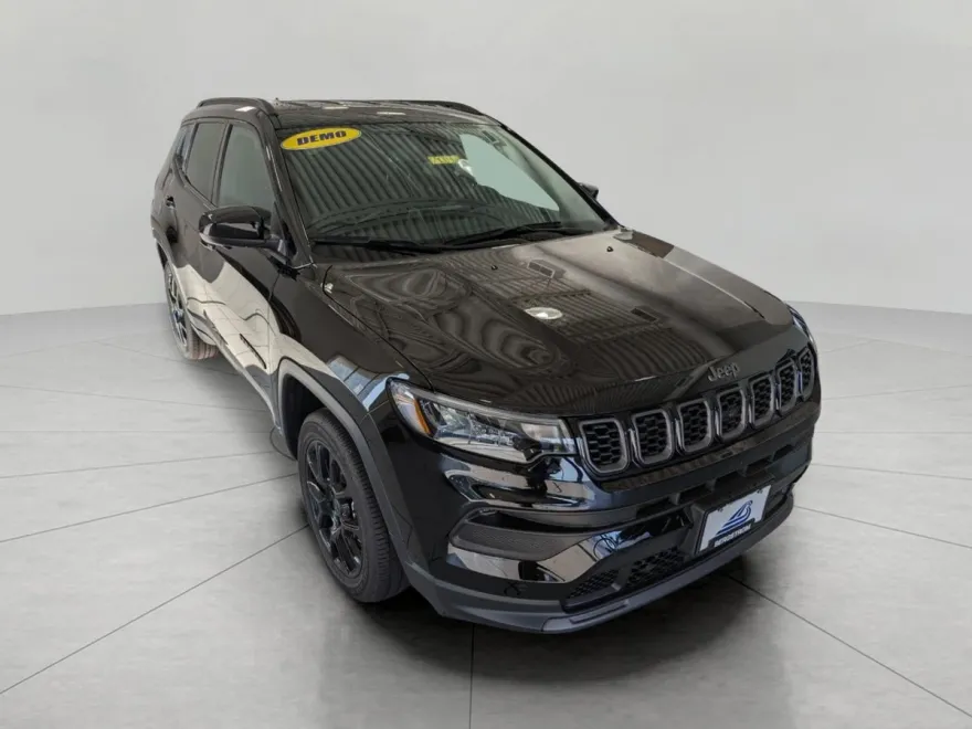 2025 Jeep Compass Latitude photo 1