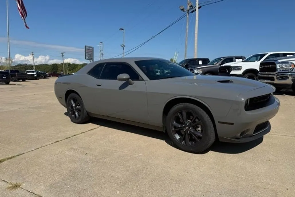 2023 Dodge Challenger SXT photo 1