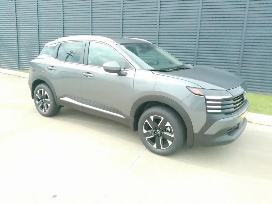 2025 Nissan Kicks SV photo 1
