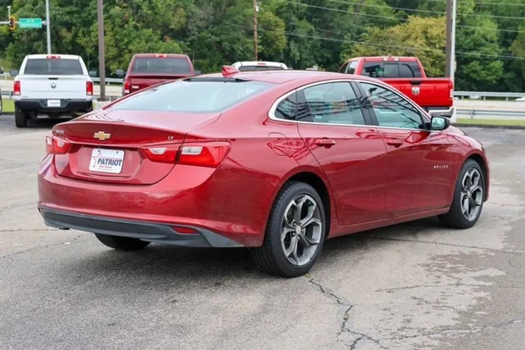 2024 Chevrolet Malibu 1LT photo 1