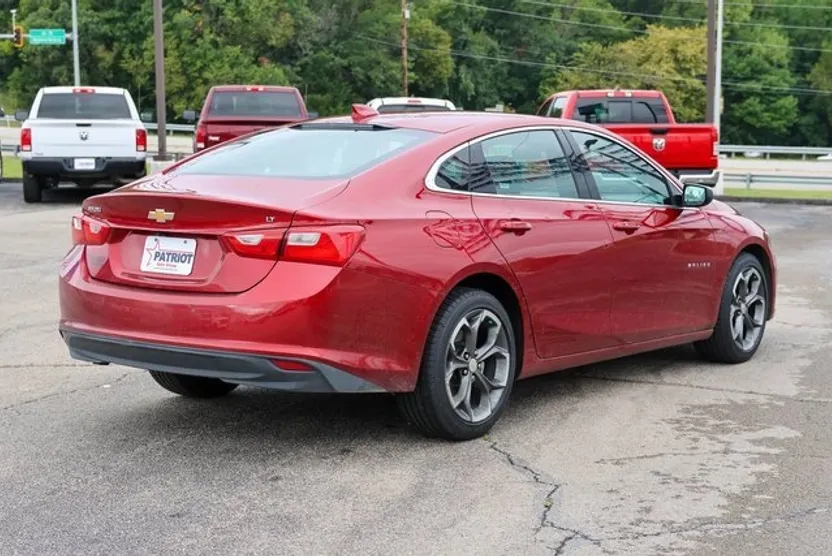 2024 Chevrolet Malibu 1LT photo 1
