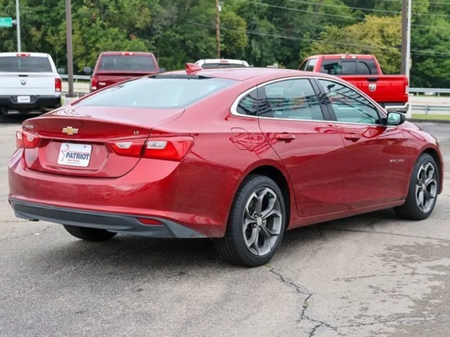 2024 Chevrolet Malibu 1LT photo 1