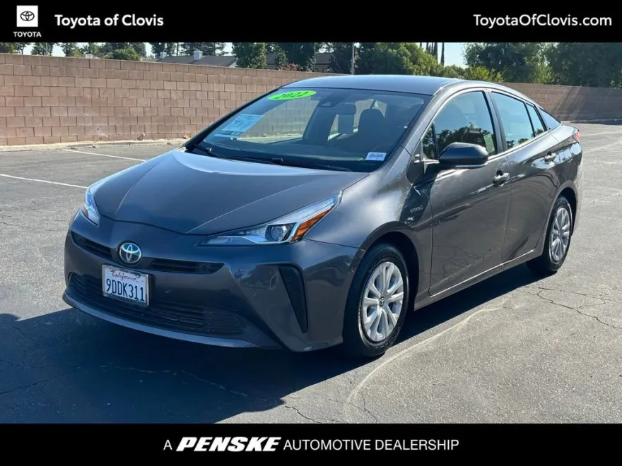2022 Toyota Prius L photo 1