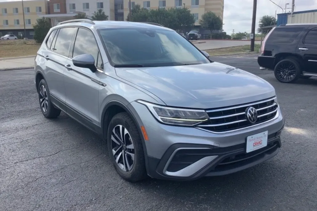 2022 Volkswagen Tiguan S photo 1