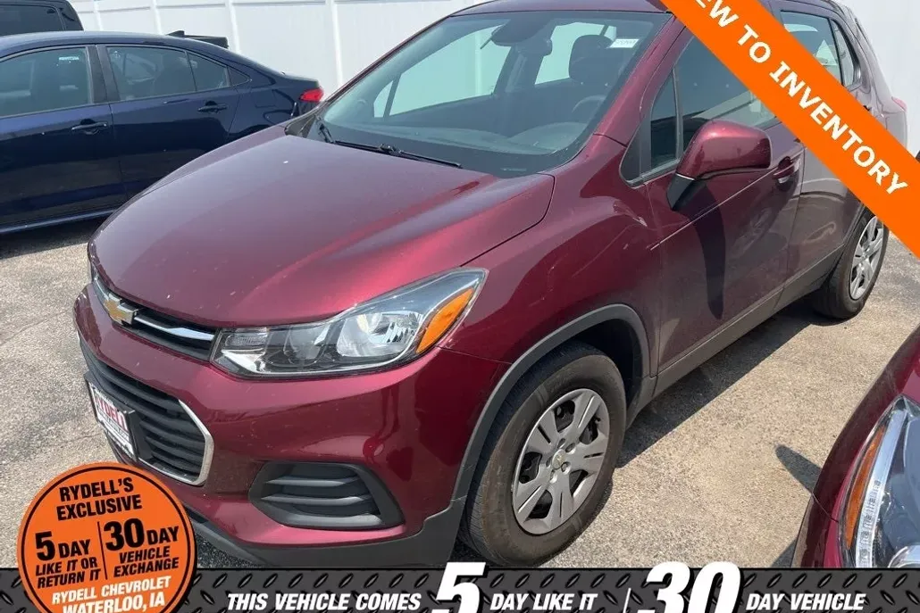 2017 Chevrolet Trax LS photo 1