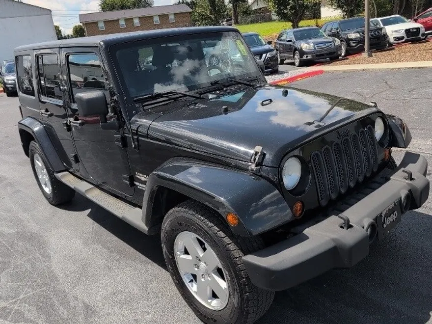 2012 Jeep Wrangler Unlimited Sahara photo 1