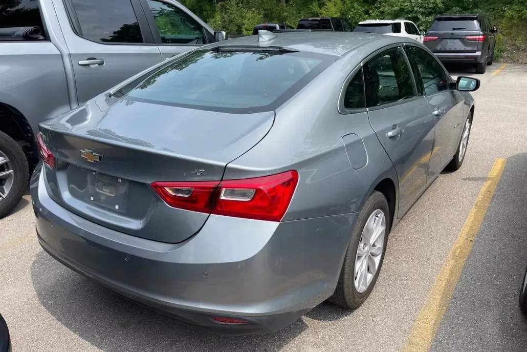 2025 Chevrolet Malibu 1LT photo 1
