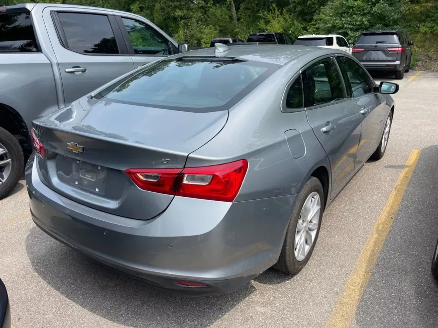 2025 Chevrolet Malibu 1LT photo 1