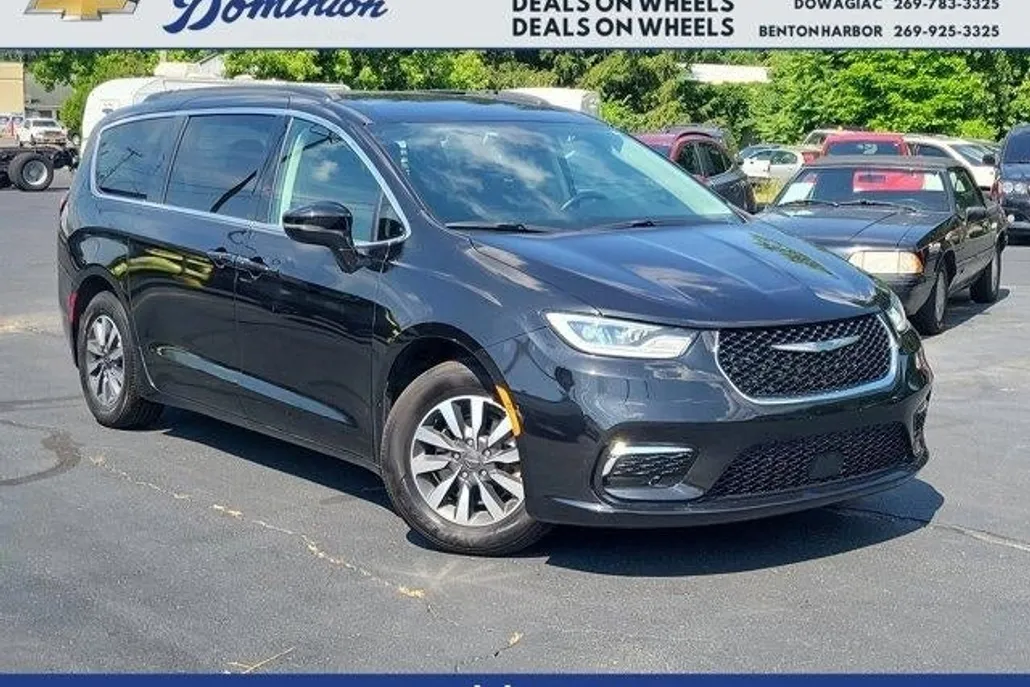 2021 Chrysler Pacifica Hybrid Touring photo 1