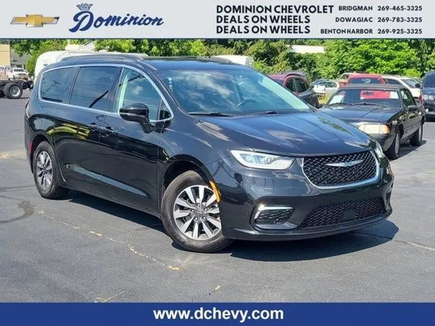 2021 Chrysler Pacifica Hybrid Touring photo 1