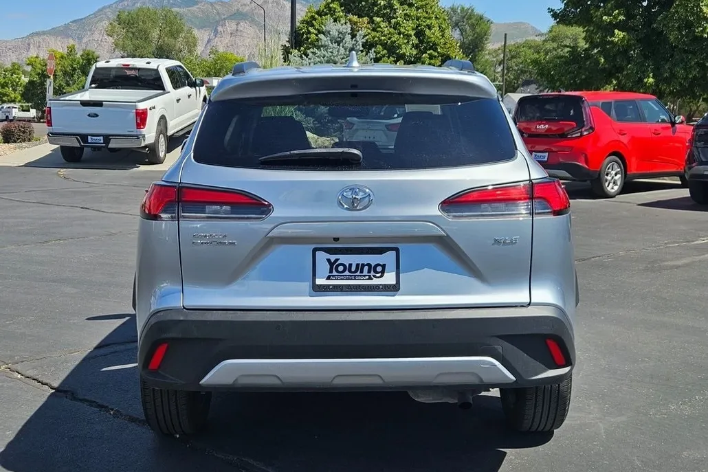 2023 Toyota Corolla Cross XLE photo 1