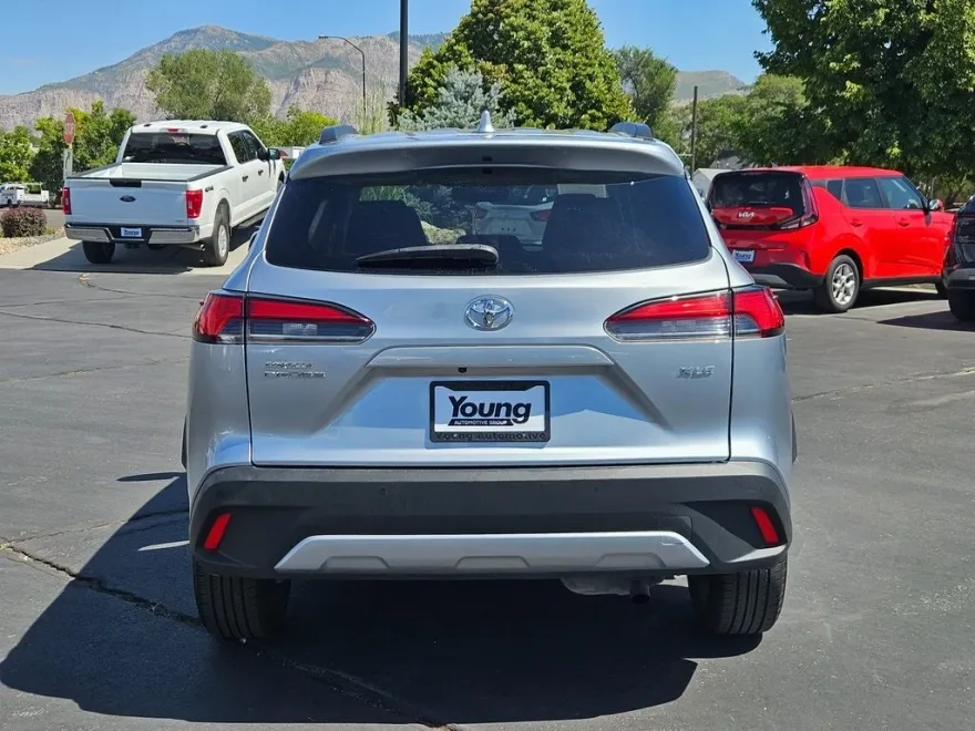 2023 Toyota Corolla Cross XLE photo 1