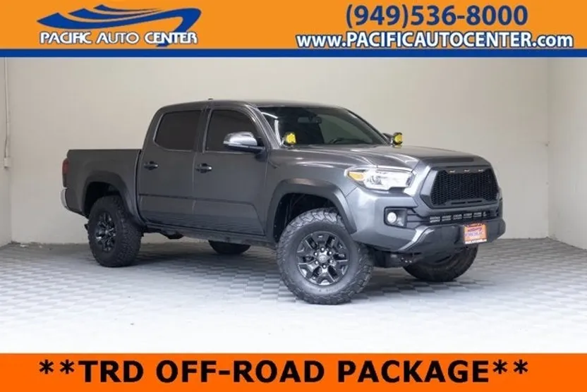 2017 Toyota Tacoma SR5 photo 1