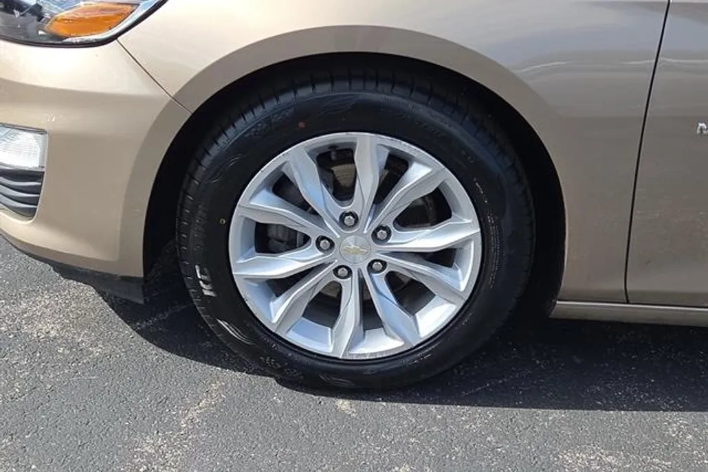 2019 Chevrolet Malibu Hybrid photo 1