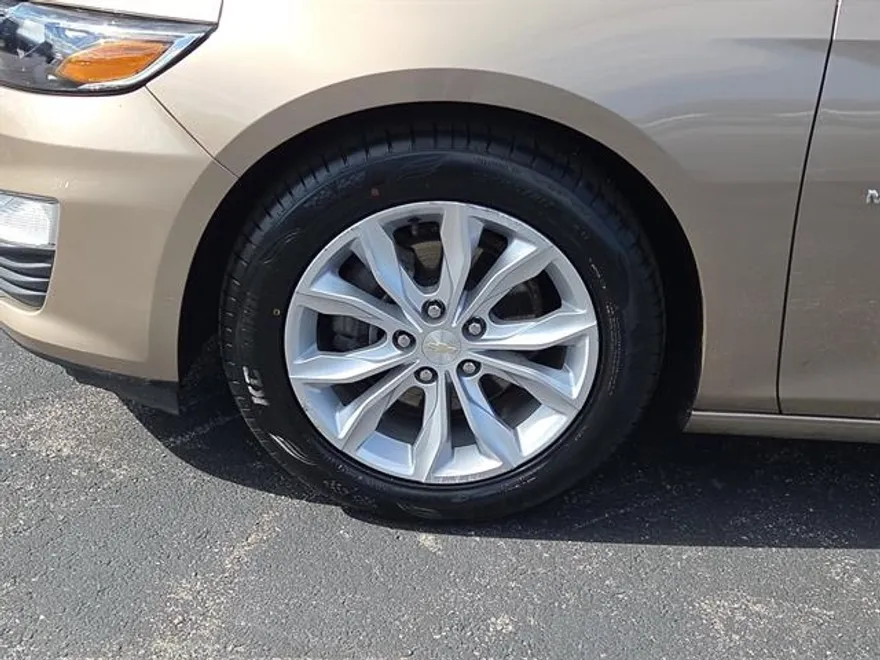 2019 Chevrolet Malibu Hybrid photo 1