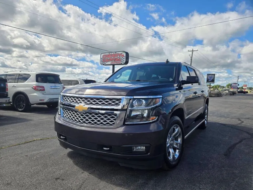 2017 Chevrolet Suburban LT photo 1