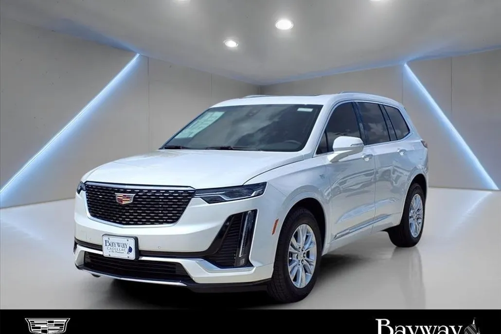 2025 Cadillac XT6 Luxury photo 1