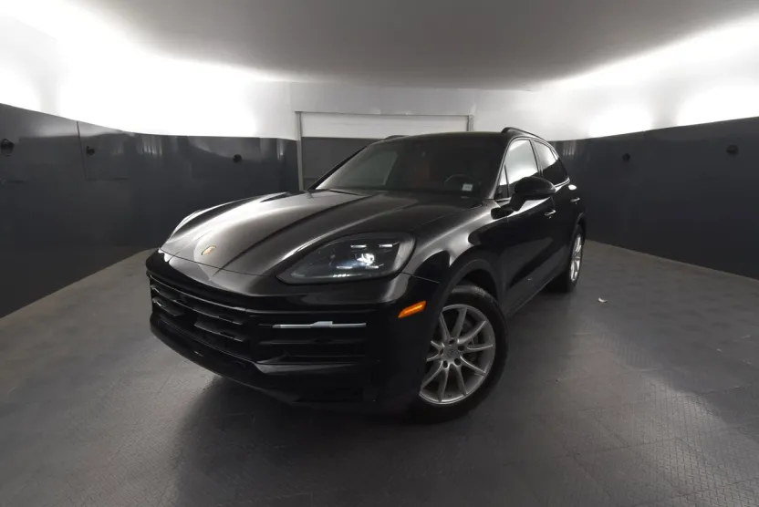 2024 Porsche Cayenne Base photo 1