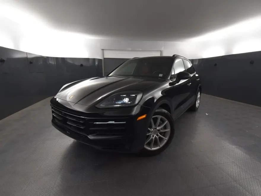 2024 Porsche Cayenne Base photo 1