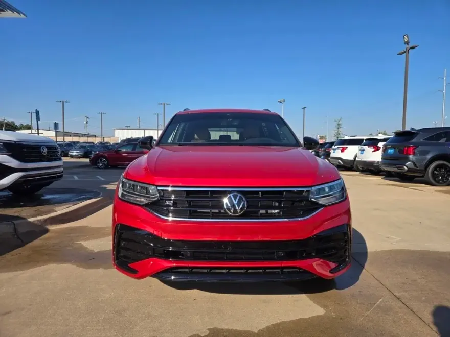2024 Volkswagen Tiguan SE R-Line Black photo 1