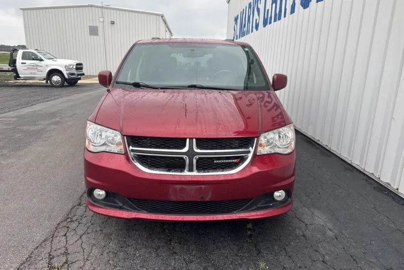 2014 Dodge Grand Caravan SXT photo 1
