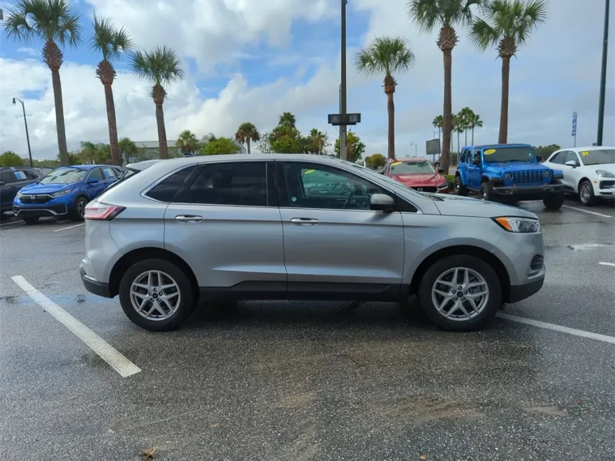 2024 Ford Edge SEL photo 1