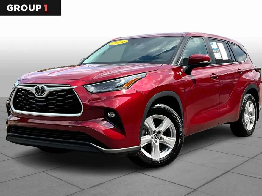 2024 Toyota Highlander LE photo 1