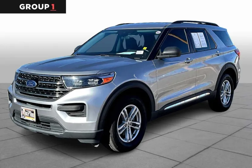 2021 Ford Explorer XLT photo 1